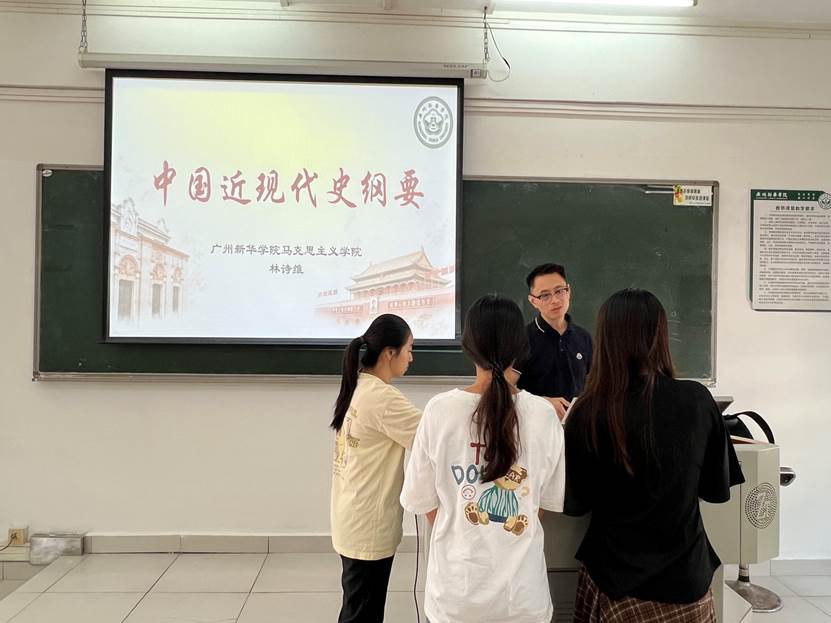 林诗维老师与学生交流